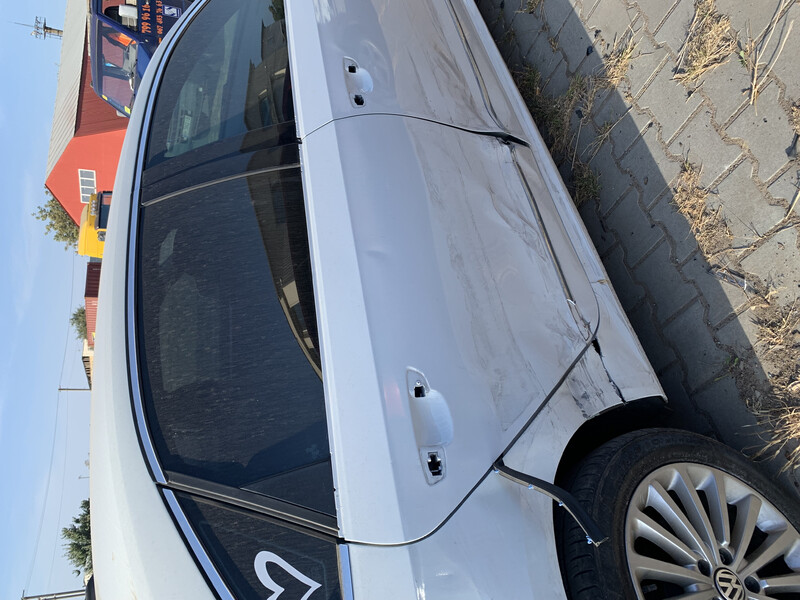 Дверь задняя 561 833 056 C   Volkswagen Passat