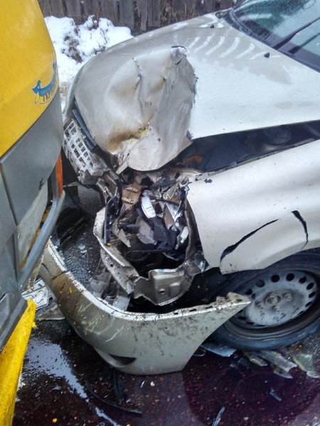 Бампер крыло радиатор диффузор телевизор Renault Clio 2006 г.  1.4 л бензин Киев