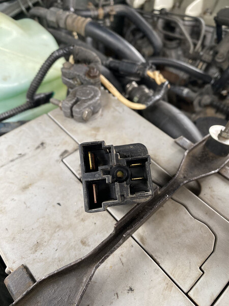 Реле свічок розжарювання Nissan Patrol Y60  1994 2.8 Дизель 