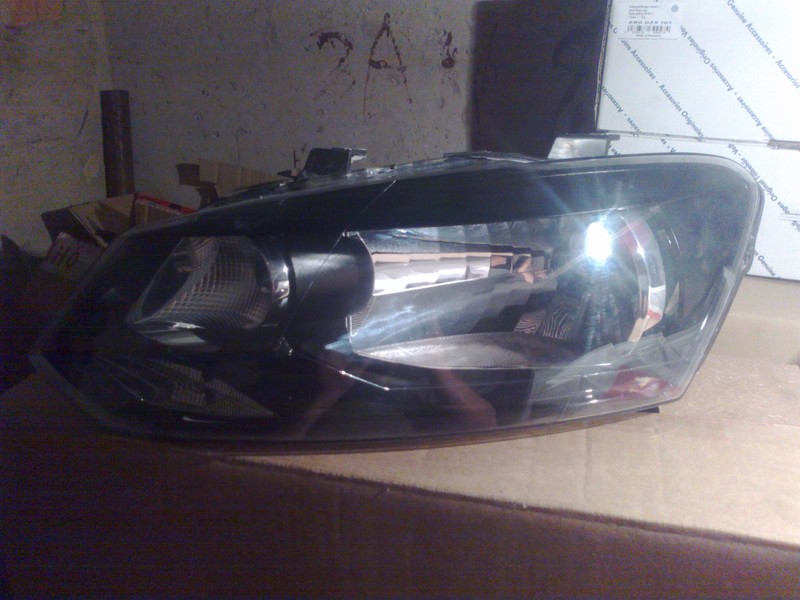 Фара ліва передня FRONTLICHT Volkswagen Polo RUS 2011 г.  1.6 л бензин Ровно