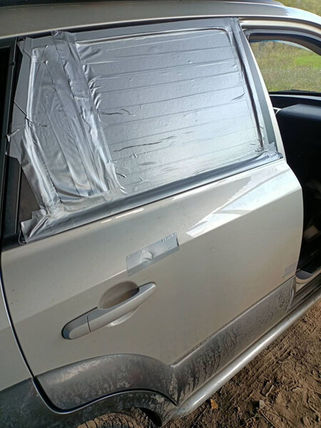 Заднее правое стекло и форточка Hyundai Tucson  2007 2.0 Бензин 