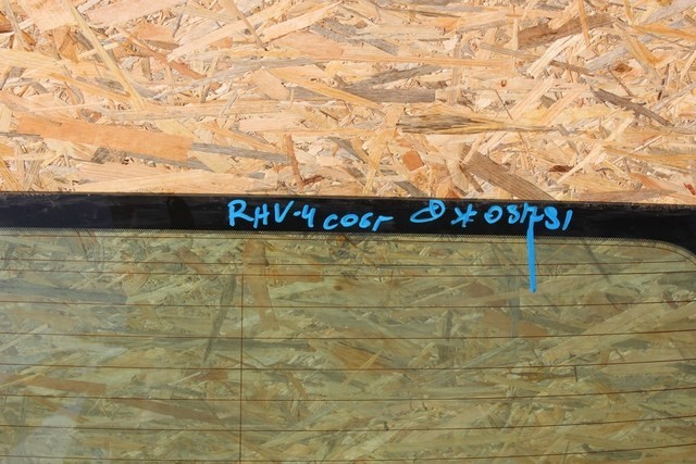 Стекло задней двери 68105-42100   Toyota RAV4