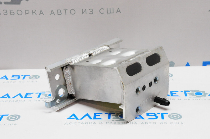 Клык усилителя левый Toyota Prius 30  2011 1.8 Гибрид 