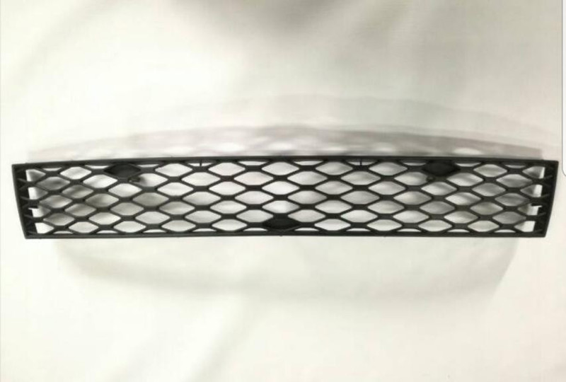 Заглушка (решетка) центральная в бампер передний Audi A6 allroad quattro  2001 универсал 2.5 Дизель Черкассы