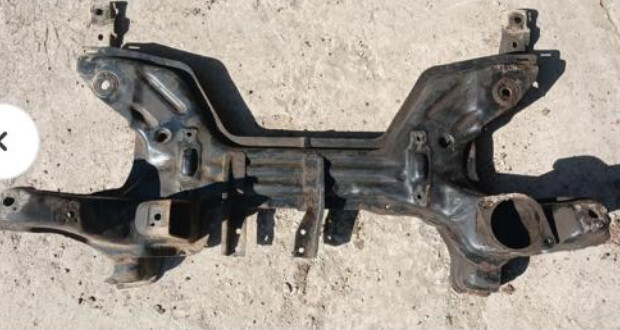 Підрамник 357199315N   Volkswagen Passat