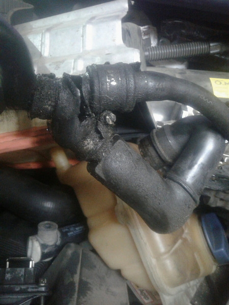 Патрубок vag 078133701e Audi A4 B5  1998 универсал 1.8 Бензин Николаев
