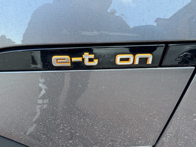 Шилдіки Audi e-tron 2022 г.  3.0 л электро Хмельницкий