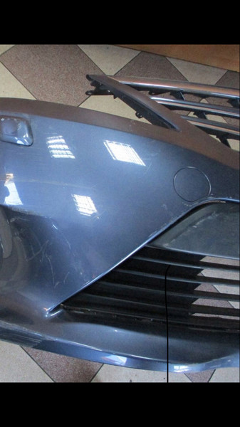 Заглушка на передний бампер Toyota Avensis  2012 1.8 Бензин Киев