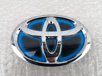 Эмблема переднего бампера Toyota Corolla 2020 г.  1.8 л гибрид Киев