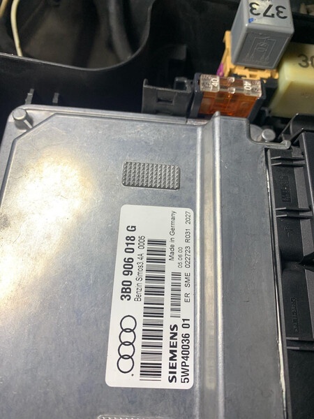 Блоуправління двигуном Audi A4 B5  2000 универсал 1.6 Бензин 