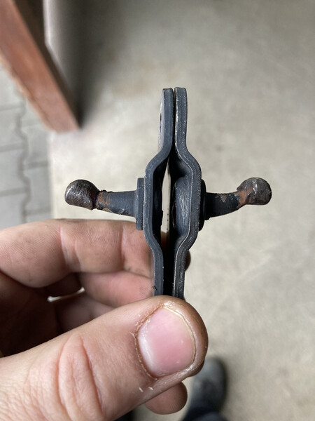 Крепления амортизаторов крышки багажника LR030938   Land Rover Range Rover Sport