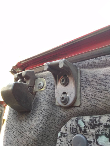 Замок заднений двери верхний Opel Movano  1999 2.8 Дизель 