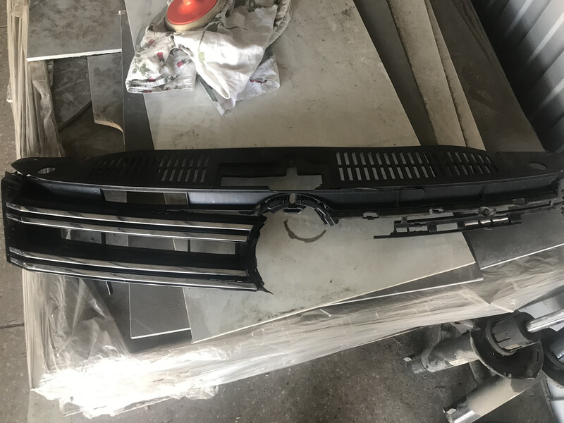 Решетка радиатора в сборе 5N0853651H9B9   Volkswagen Tiguan