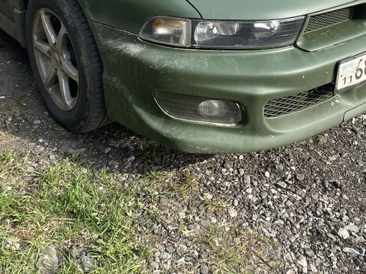 Решетка противотуманной фары Mitsubishi Galant 8 1997 г.  2.0 л бензин