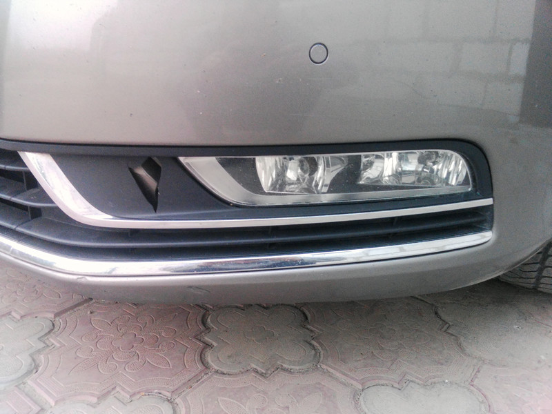 Решітка бампера Volkswagen Passat B7  2011 2.0 Дизель Хмільник