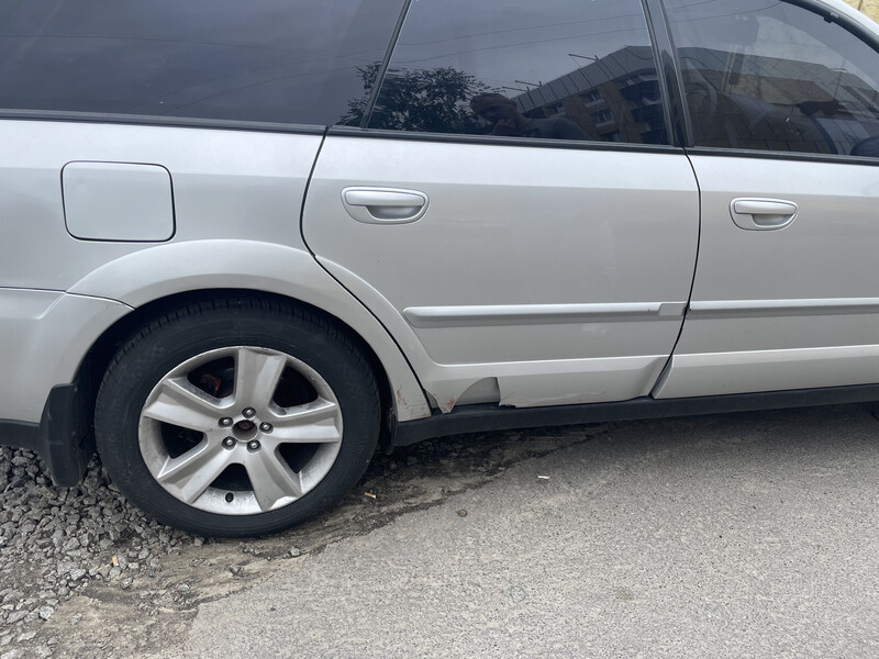 Пластикова накладка на задні двері Subaru Outback  2006 универсал 2.5 Бензин Гостомель