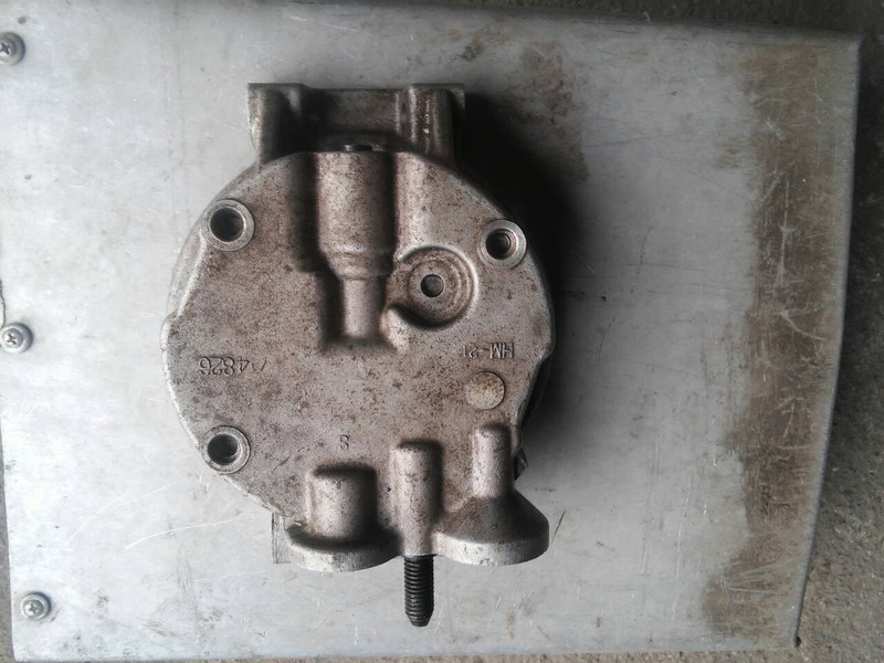 Кришка кондиціонера Chevrolet Aveo Т255 2011 хэтчбек 1.5 Бензин Зборов