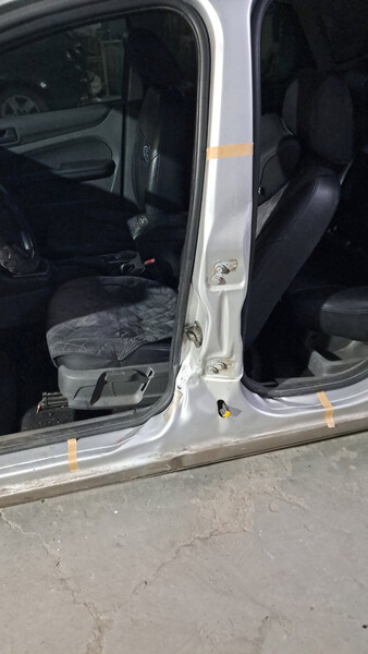 Центральная левая стойка кузова Ford Focus 2  2007 хетчбек 2.0 Бензин 