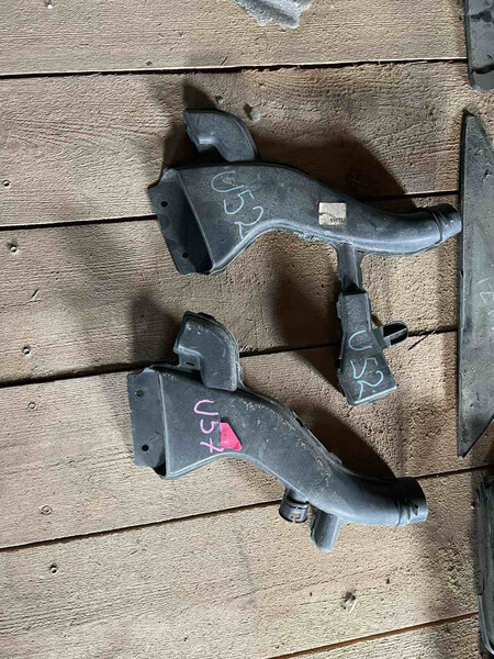 Воздуховод воздушного фильтра Nissan Versa  2011 хэтчбек 1.8 Бензин Киев