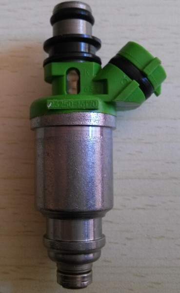 Топливная форсунка 23250-16170   Toyota Carina E