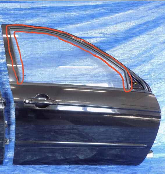 Уплотнитель стекла передней правой двери Kia Cerato  2008 1.6 Бензин 