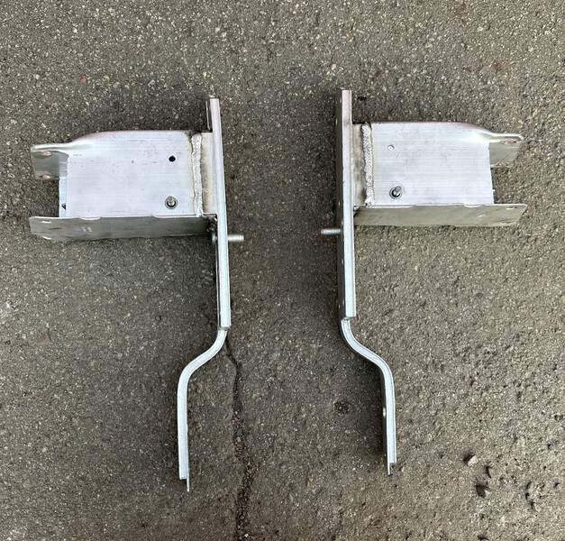 Правый кронштейн усилителя BMW X5  2014 3.0 Бензин 