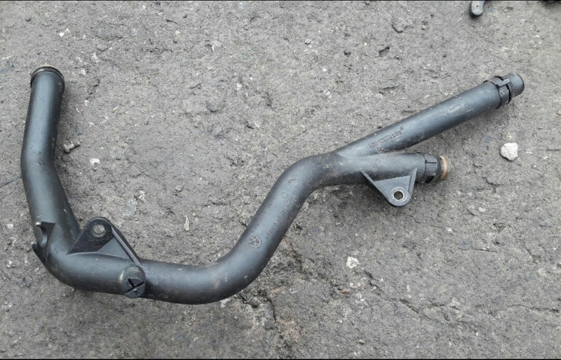 Патрубок системы охлаждения 11532247681.9   BMW 3 Series, BMW 5 Series