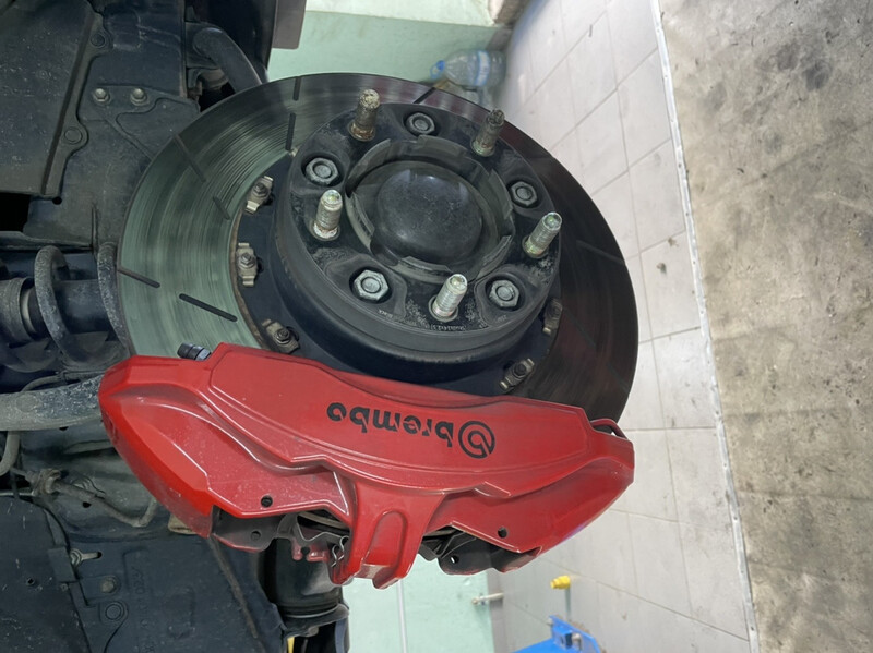 Тормозные диски и колодки передние Lexus LX 2019 г.  4.5 л дизель Киев