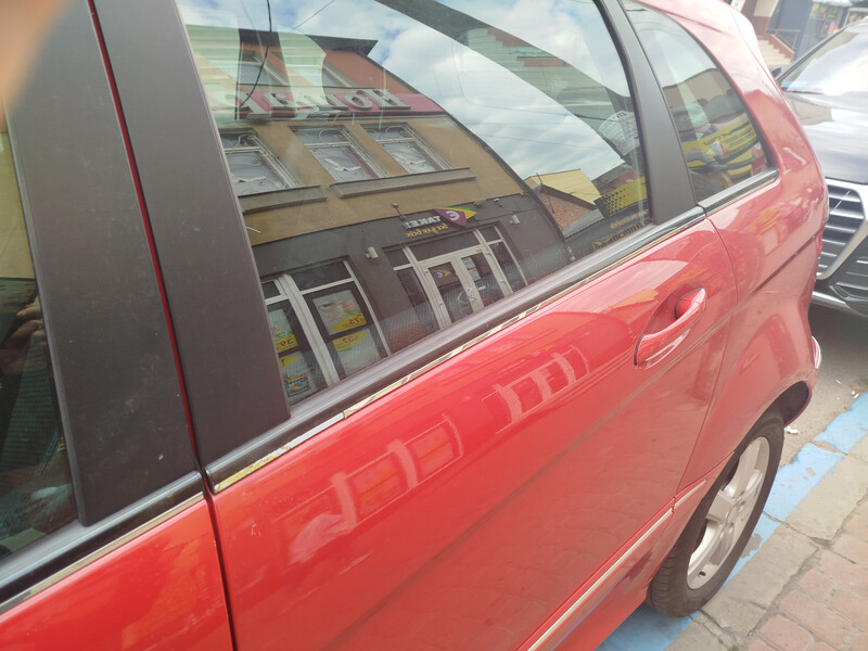 Молдінг скла лівий задній Mercedes-Benz B-Class  2010 Ивано-Франковск