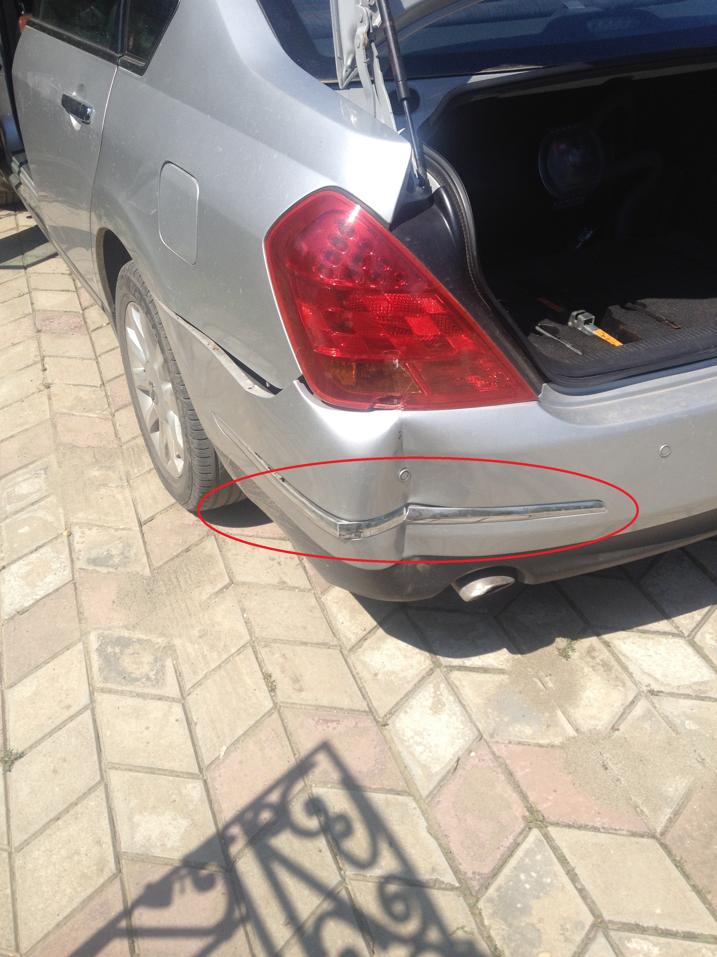 Левая никелированная вставка на задний бампер Nissan Teana 230jk 2006 2.3 Бензин 