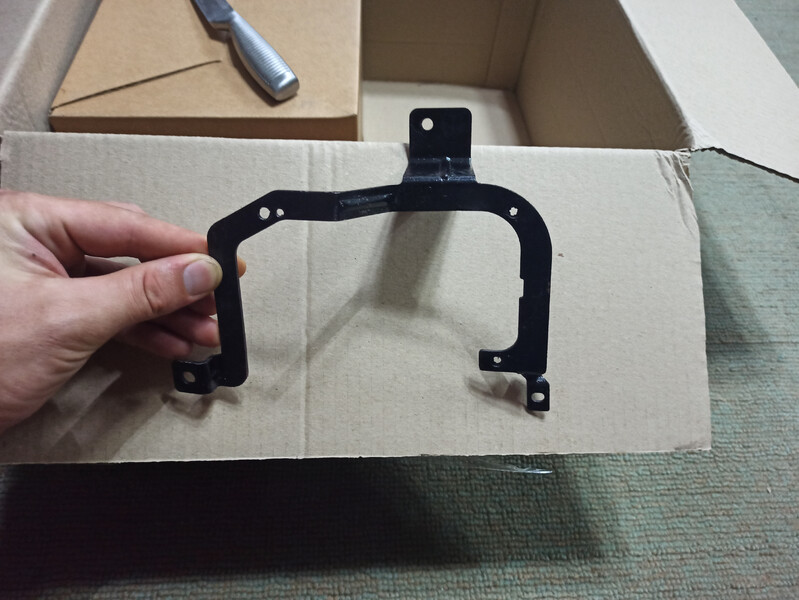 Крепление противотуманных фар Mazda 323  1996 хэтчбек 1.5 Бензин 