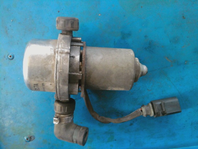 Вакуумний насос 8E0927317A   Audi A4, Audi A6, Volkswagen Passat, Volkswagen Touareg