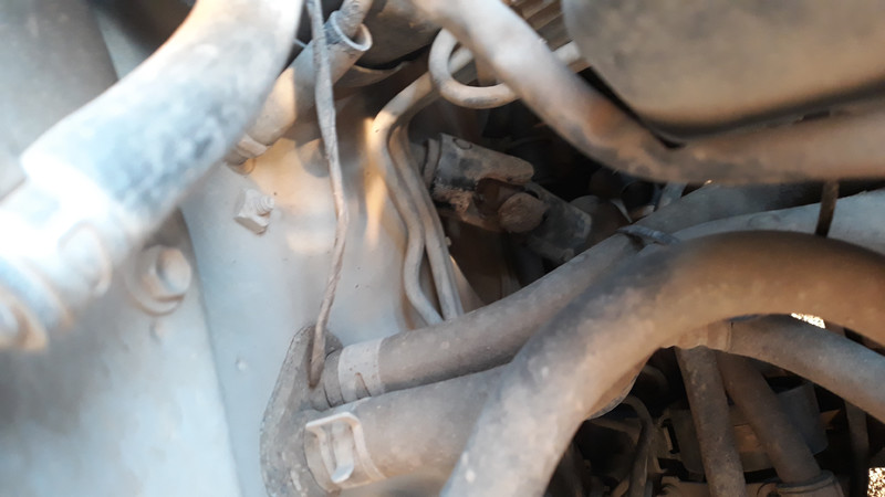 Кріплення верхне перед хрестовиною Toyota Carina E  1996 хетчбек 1.8 Бензин 