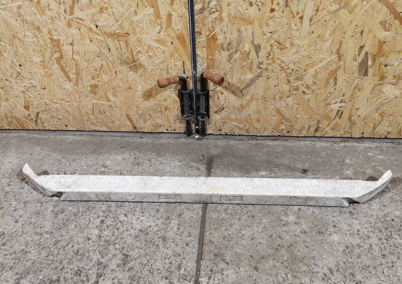 Пенопласт переднего бампера Toyota Avensis  2013 универсал 2.0 Дизель Одесса