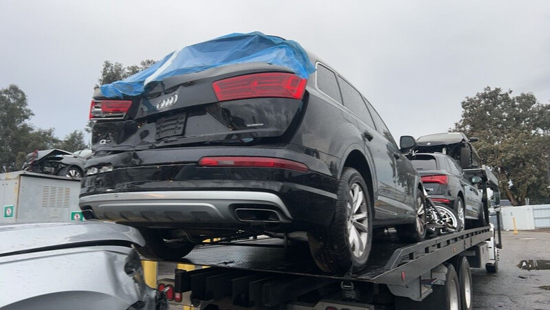 Крышка багажника Audi Q7  2018 2.0 Бензин Киев