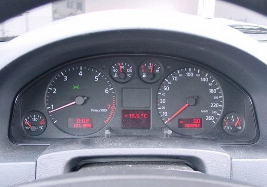 Щиток приладів Audi A6 C5 1999 р.  1.8 л бензин Івано-Франківськ