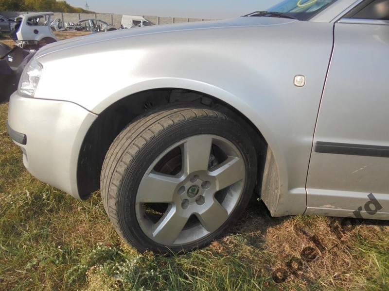 Крыло Skoda Superb 2006 г.  1.8 л бензин Киев