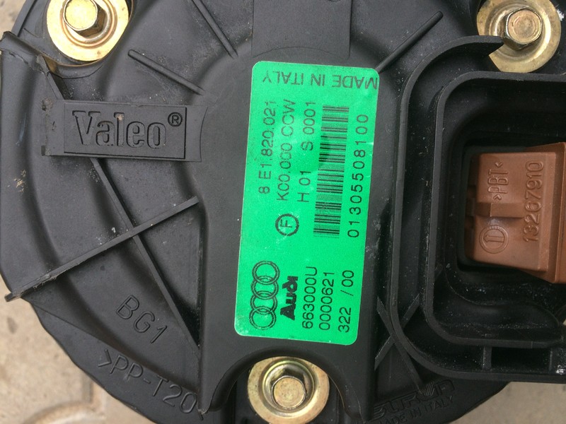 Вентилятор печки 8E1820021   Audi A4