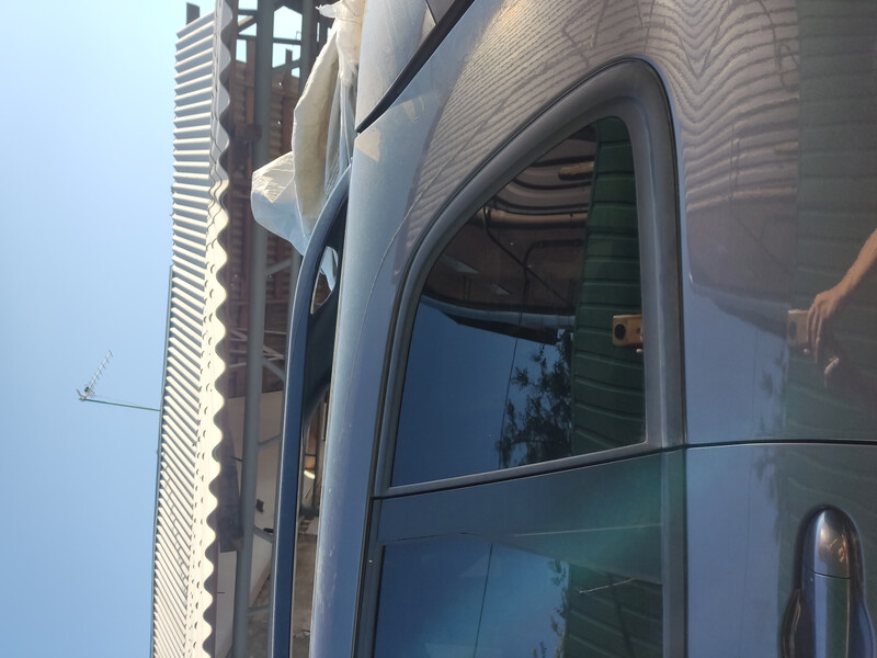 Стекло боковое задняя форточка чорная Jeep Cherokee  2019 2.4 Бензин 