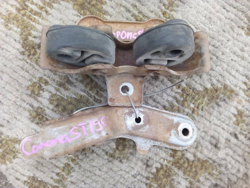 Carina e - кронштейны крепления задней банки глушителя Toyota Carina E  1993 1.8 Бензин Мариуполь