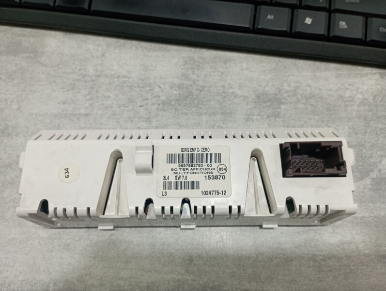 Дисплей бортового комп'ютера Peugeot 407  2004 універсал 1.8 Бензин Вознесенськ