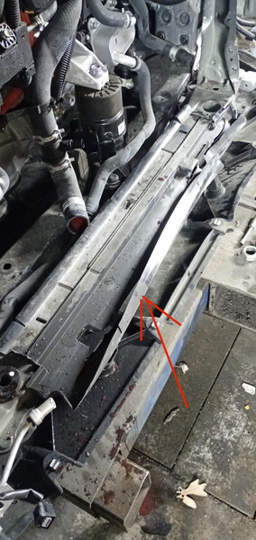 Нижня планка під радіатор Toyota RAV4  2024 хетчбек 2.5 Гибрид Умань