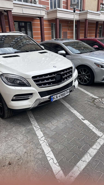 Решетка Mercedes M-Class W166 универсал 2013 г.  3.5 л бензин Киев