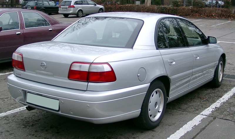 Бампер задний Opel Omega B 2001 г.  2.1 л бензин Ровно