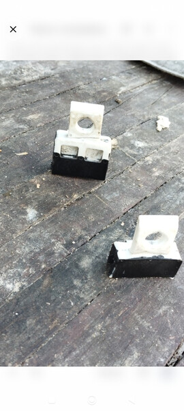 Тримачі скла лівого Toyota Avensis  2003 универсал 2.0 Бензин 