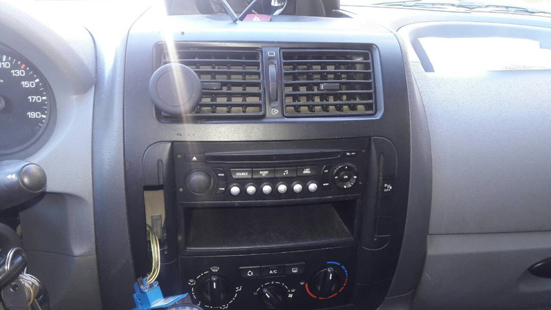 Рамка центральной консоли Renault Logan  2008 1.4 Бензин Ровно