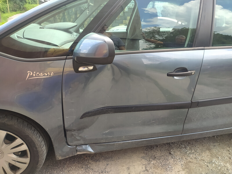 Двері водія і нижня завіса Citroen C4 Picasso  2009 универсал 1.9 Дизель 