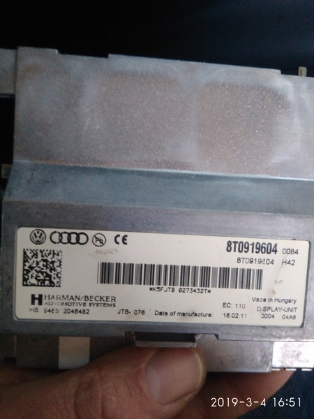 Дисплей Audi A6  2011 универсал 2.0 Дизель Снятин
