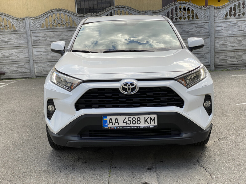 Решітка переднього бампера Toyota RAV4  2020 універсал 2.0 Бензин Київ