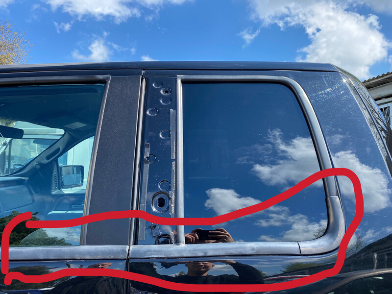 Фетра молдинг стёкол Ford F-150 2014 г.  5.0 л бензин Павлоград